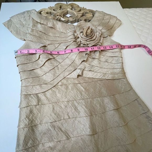 London Times Petites Tier Cap Shimmery Gold Cocktail Sheath Dress Size 6P - Picture 7 of 12